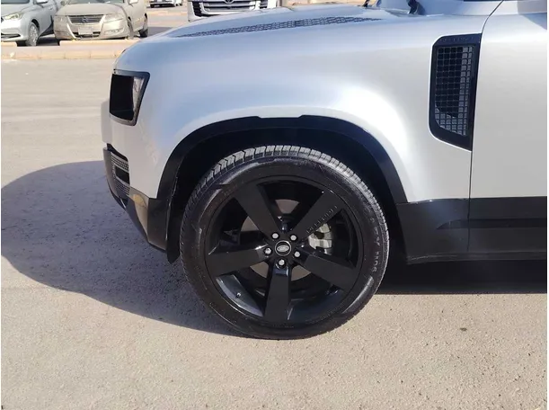 Car image 9