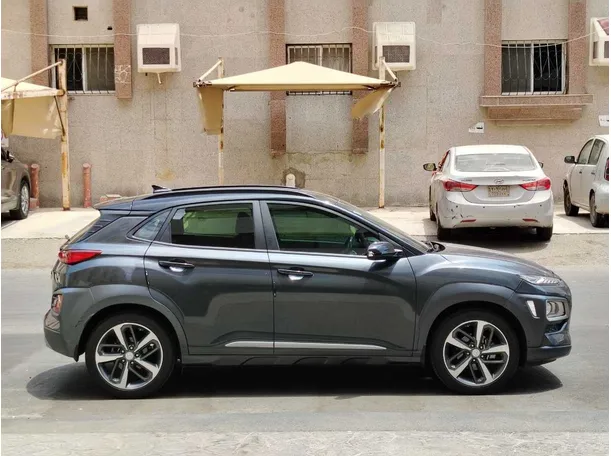 Car image 4
