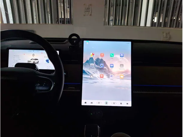 Car image 15