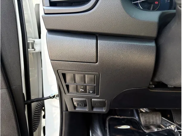 Car image 27