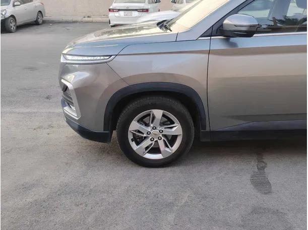 Car image 9