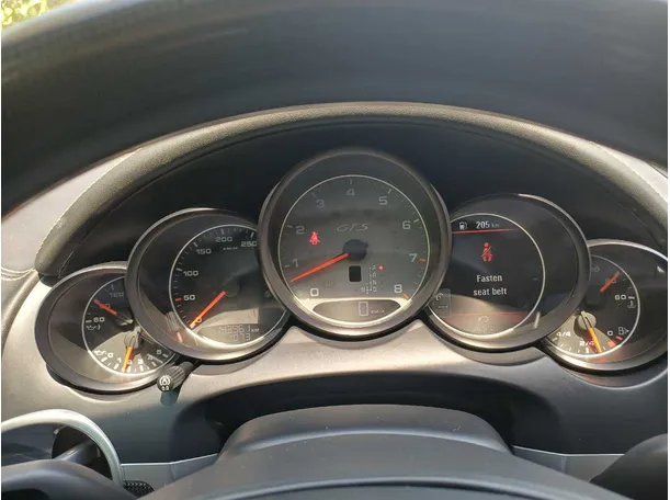 Car image 18