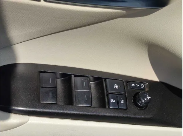 Car image 27
