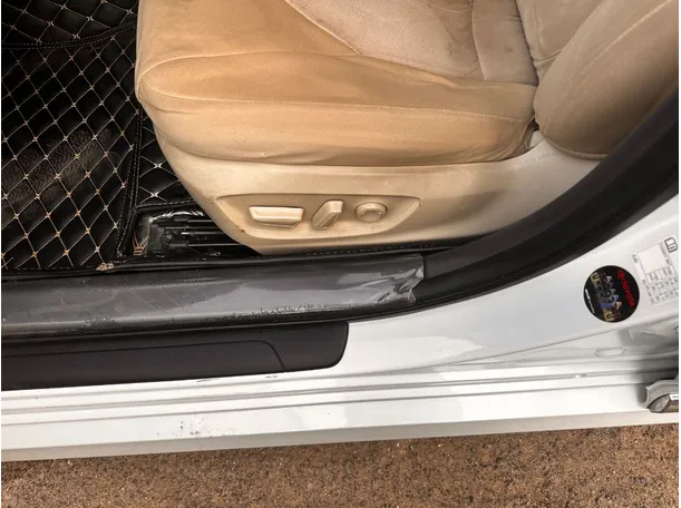 Car image 27