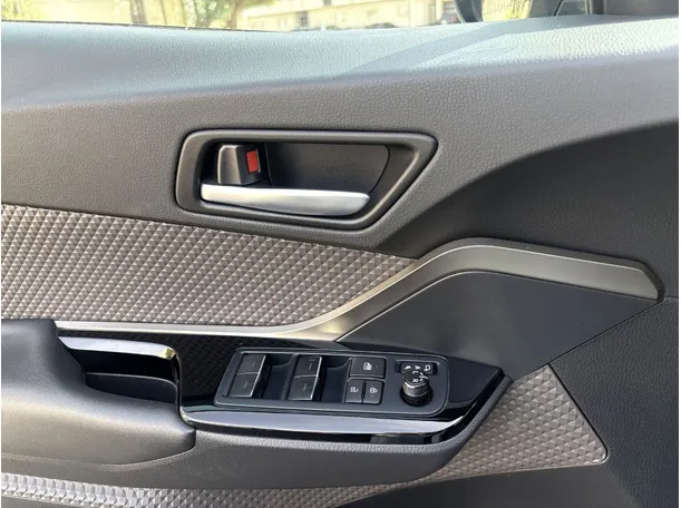 Car image 26