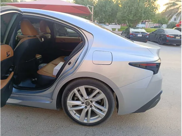 Car image 18