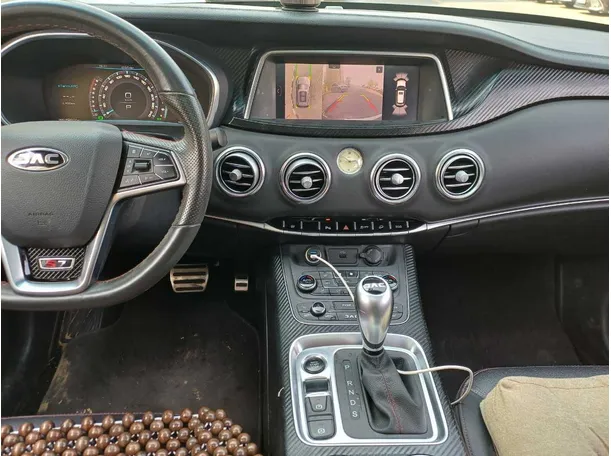 Car image 16