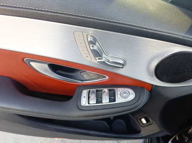 Car image 32