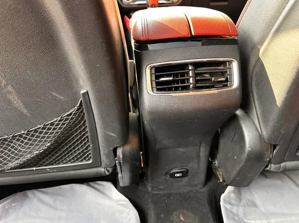 Car image 27