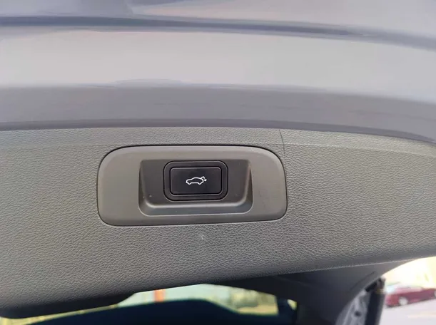 Car image 34