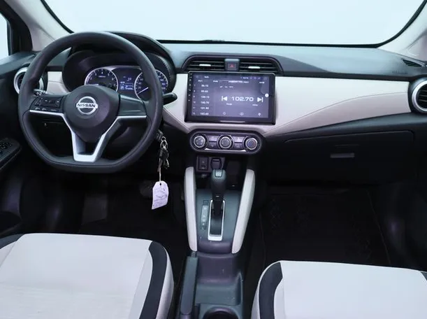 Car image 14