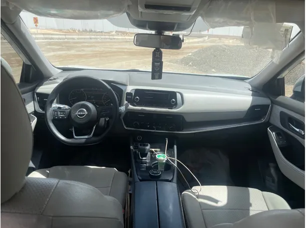 Car image 15