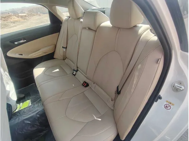 Car image 16
