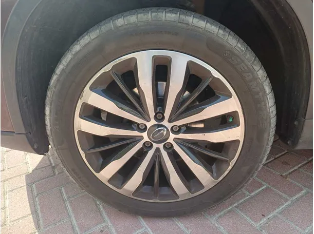 Car image 9