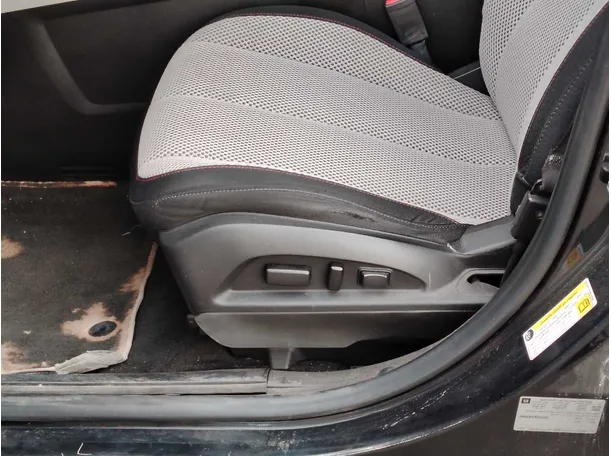 Car image 26
