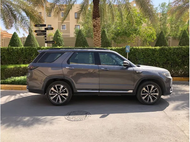 Car image 4