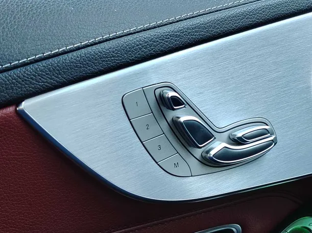 Car image 30