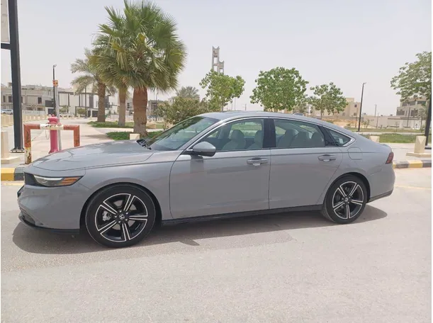 Car image 8