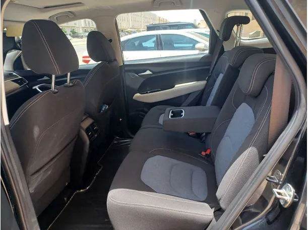 Car image 15