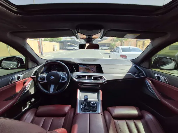 Car image 14