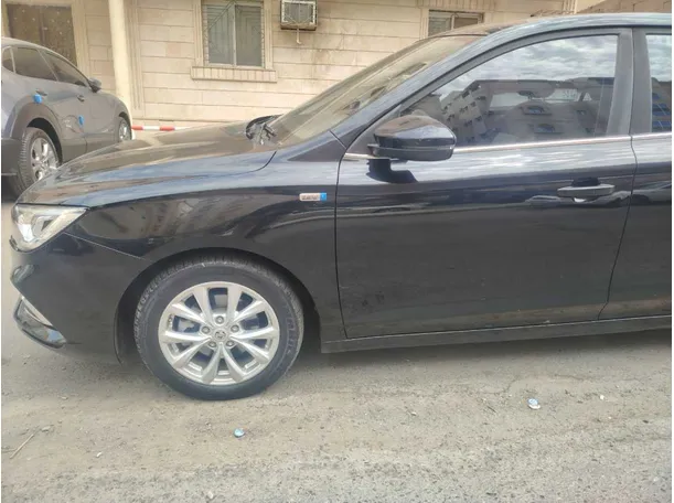 Car image 10