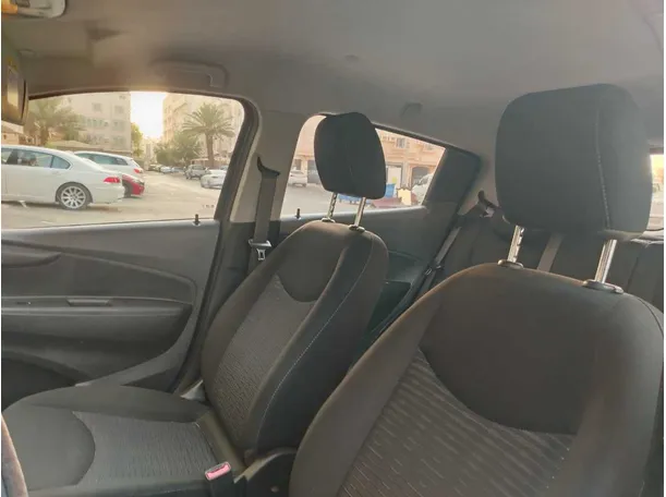 Car image 14