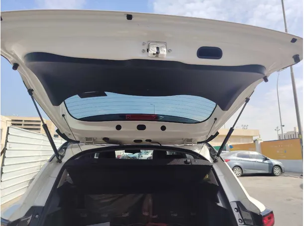 Car image 28