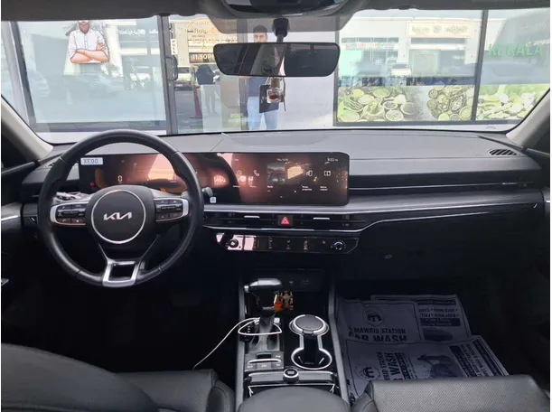 Car image 15