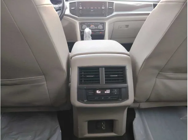 Car image 29