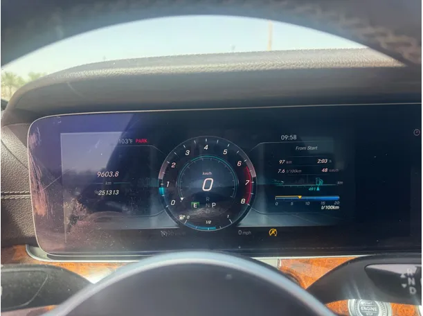 Car image 19