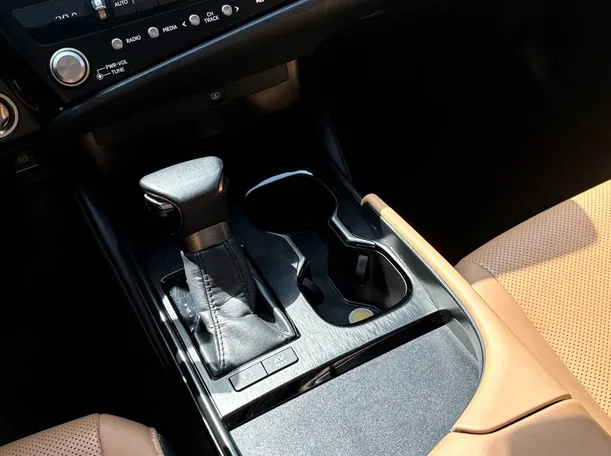 Car image 20