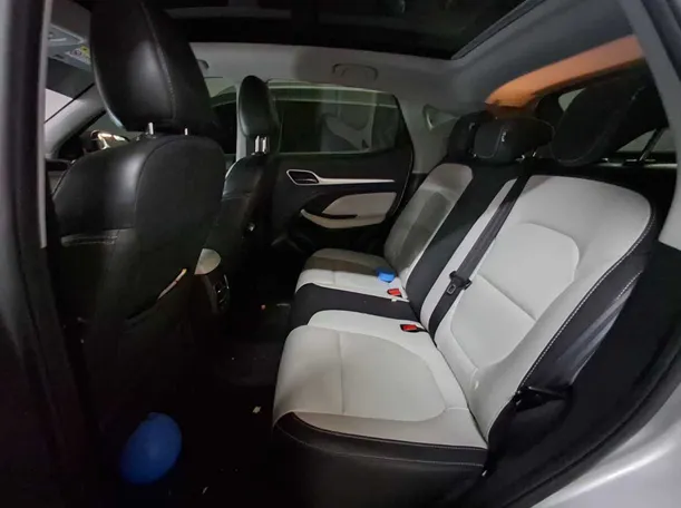 Car image 13