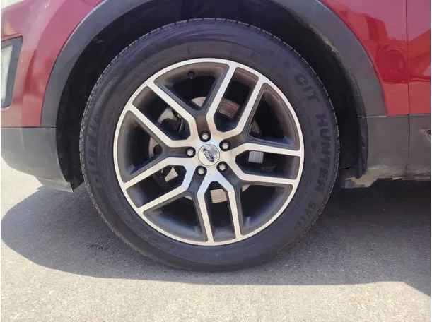 Car image 10