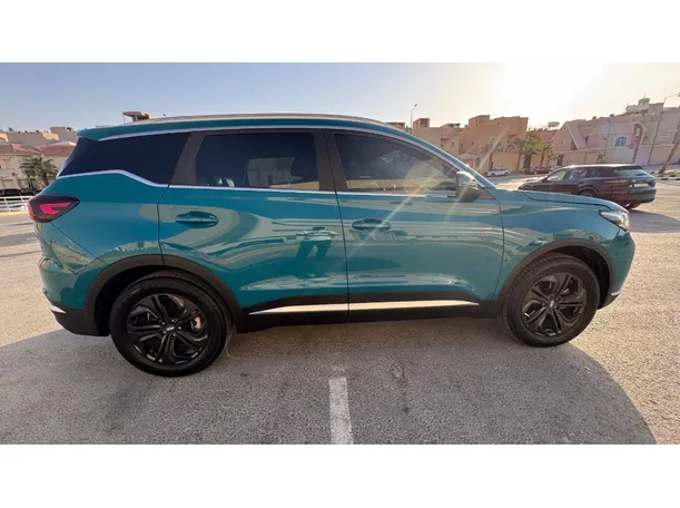 Car image 4
