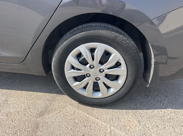Car image 9