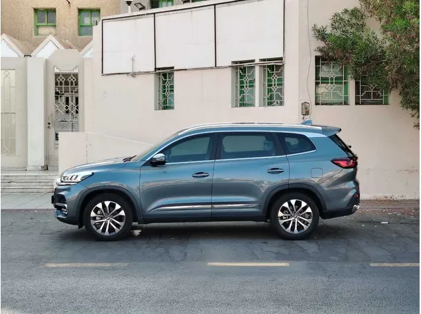 Car image 8