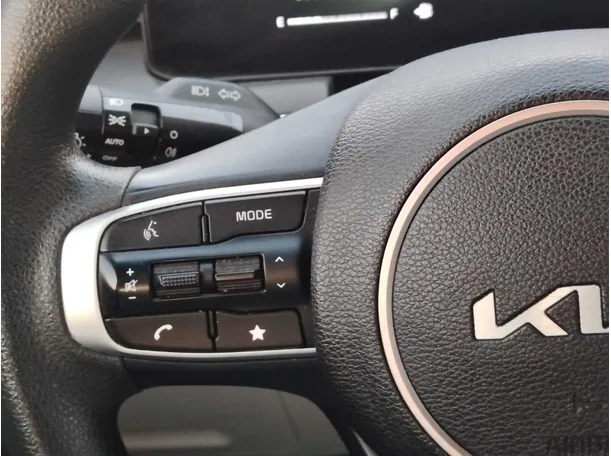 Car image 27