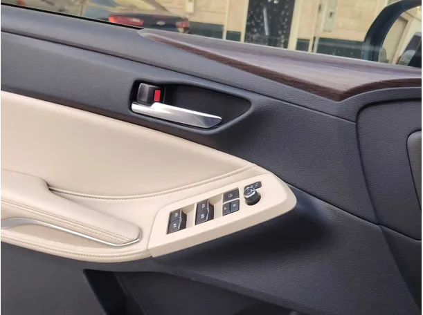 Car image 26