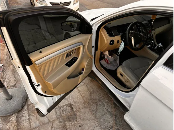 Car image 10