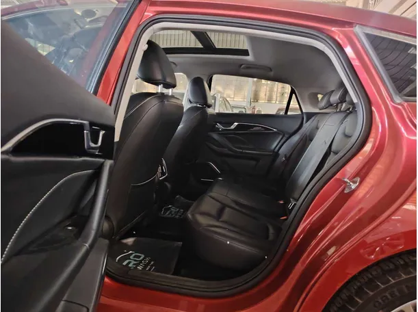 Car image 20