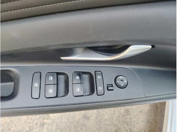 Car image 29