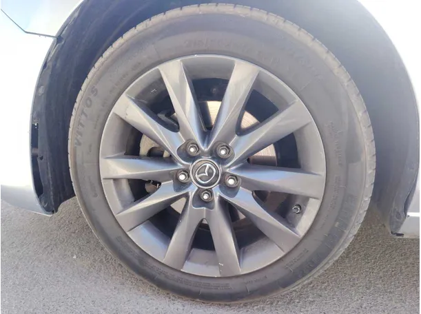 Car image 10
