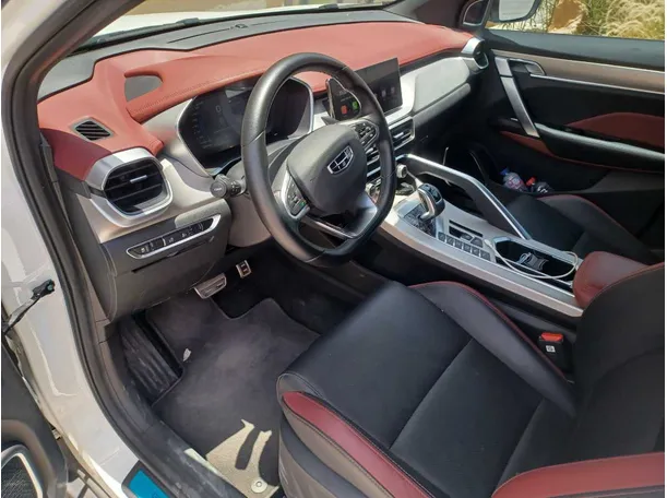Car image 12