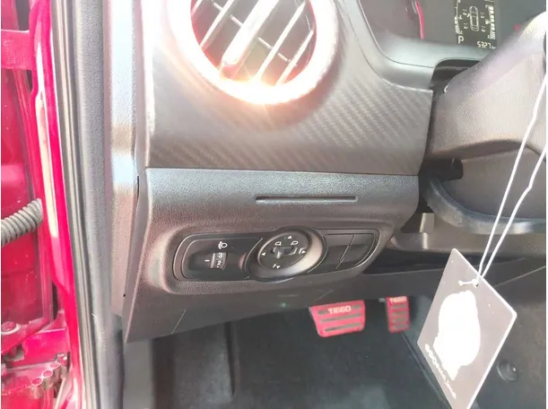 Car image 37