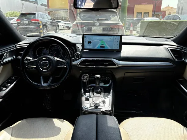 Car image 18