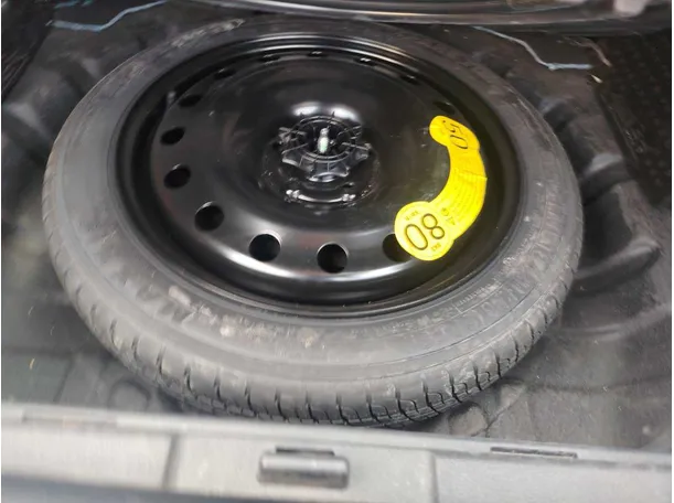 Car image 28