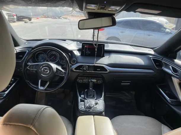 Car image 18