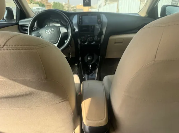 Car image 19