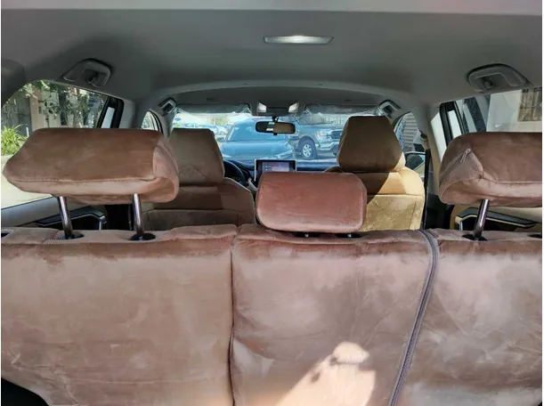Car image 29