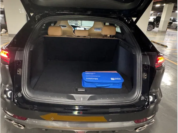 Car image 19